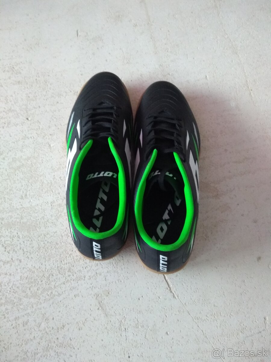 Tenisky halovky 9€