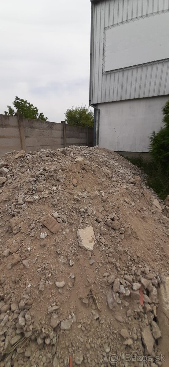 Predam/darujem betónový recyklát / makadam