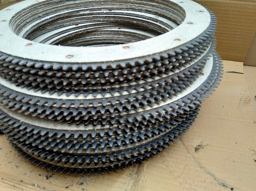 Lamela spojky buldozér T130/T170