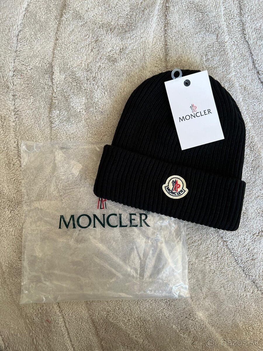 Moncler čiapka čierna