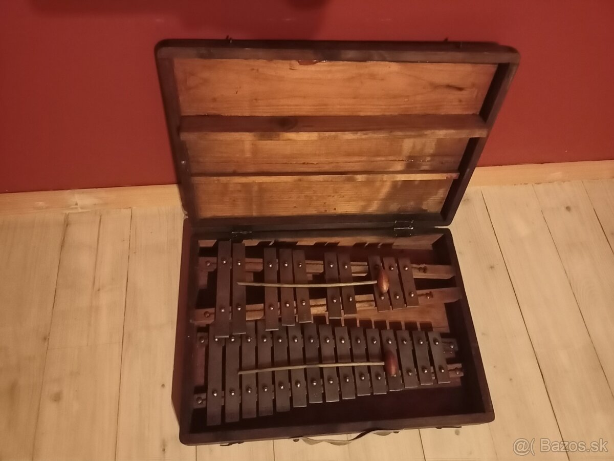 Starožitný xylofón