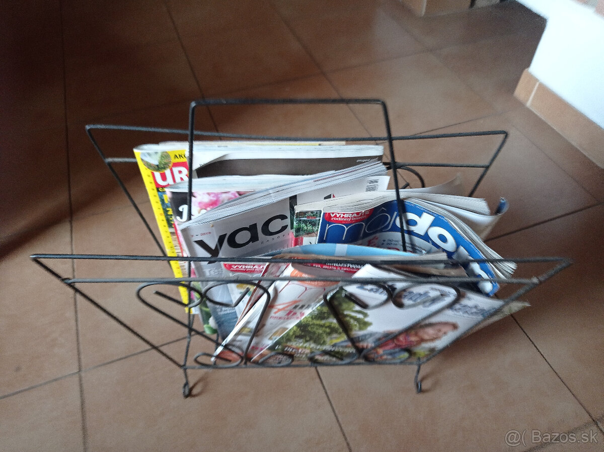 stojan na noviny