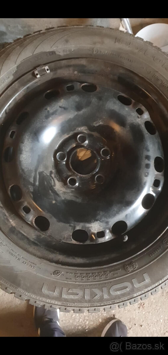 Zimne Nokian 185/60 R15 na plechacoch s puklicami na Fabiu