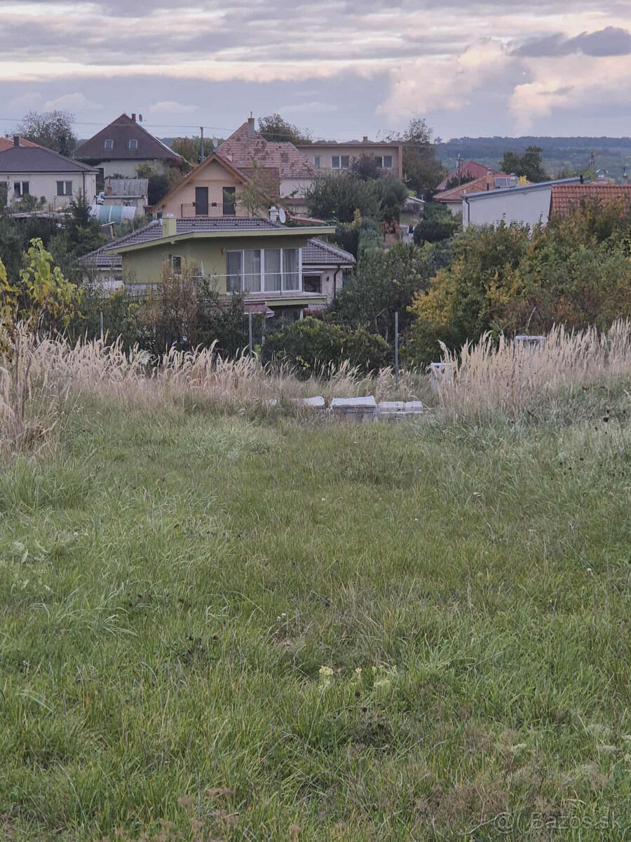 Exkluzívne predaj 928 st.pozemok Nitra - Párovské Háje