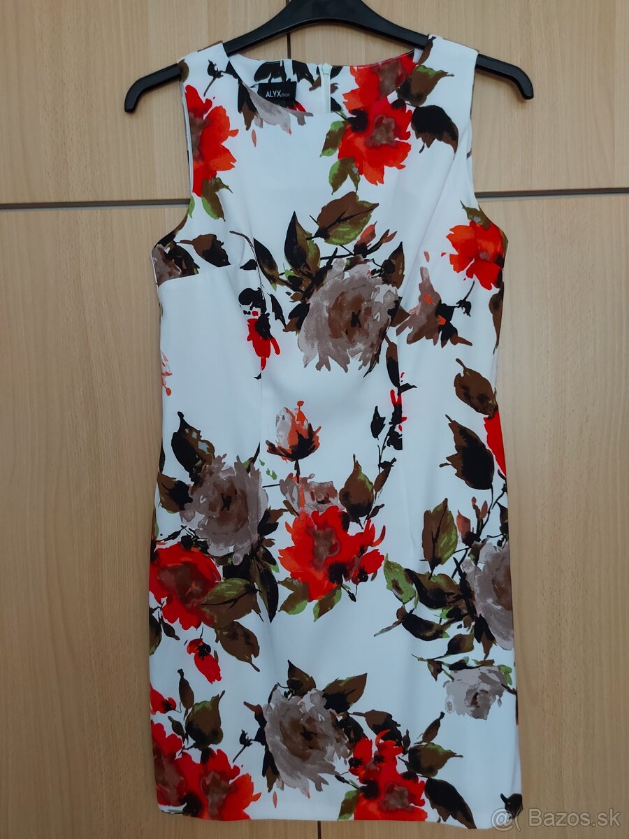 Elegantné spoločenské kvetinkové šaty