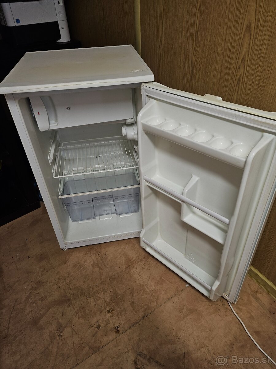 Malá Chladnička 85cm plne Funkčná