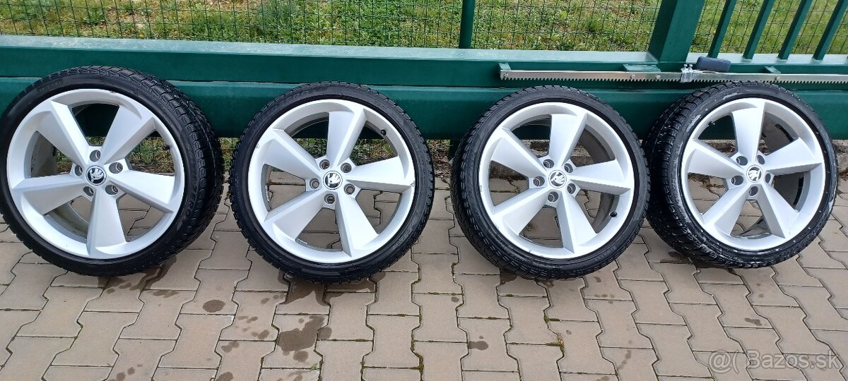 Originál Škoda R18 elektróny + pneu