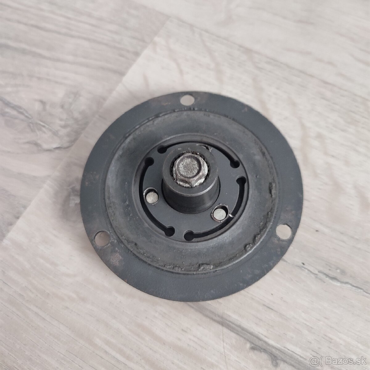 KÚPIM diel z klímakompresora