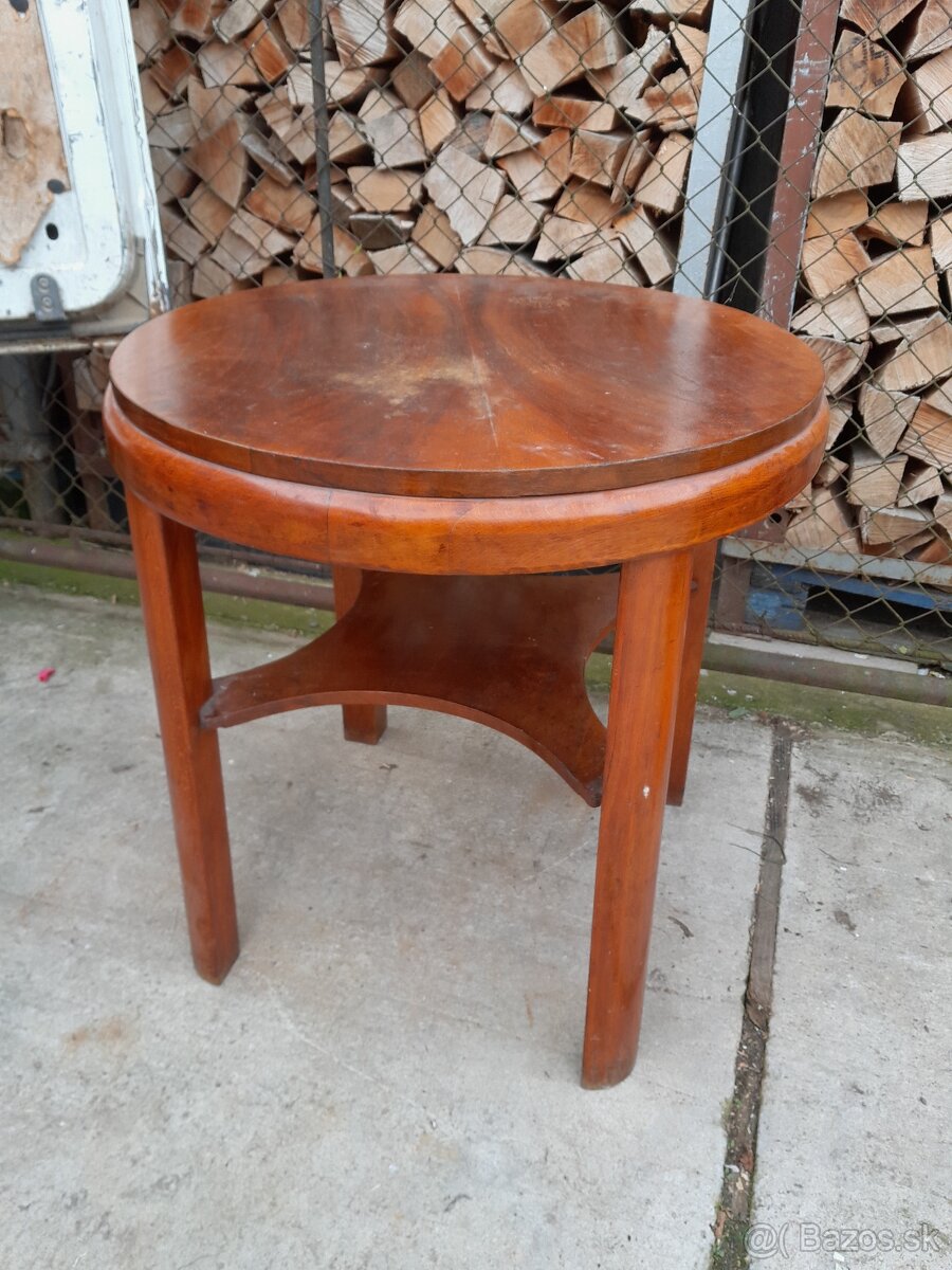 Predám okrúhli stôl stolík