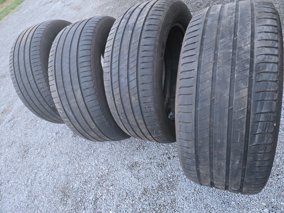 275/50 R20 Michelin Letné