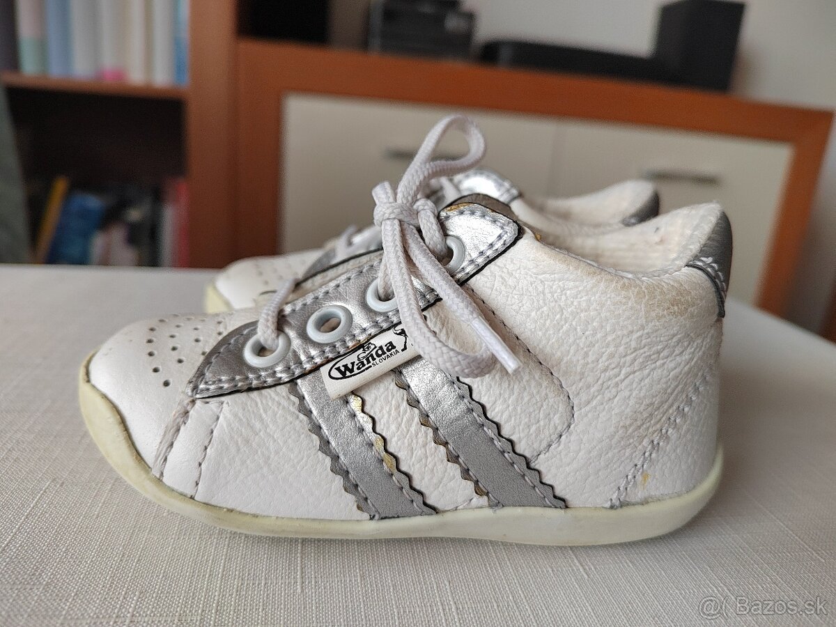 Tenisky Wanda bielo-strieborné v.21
