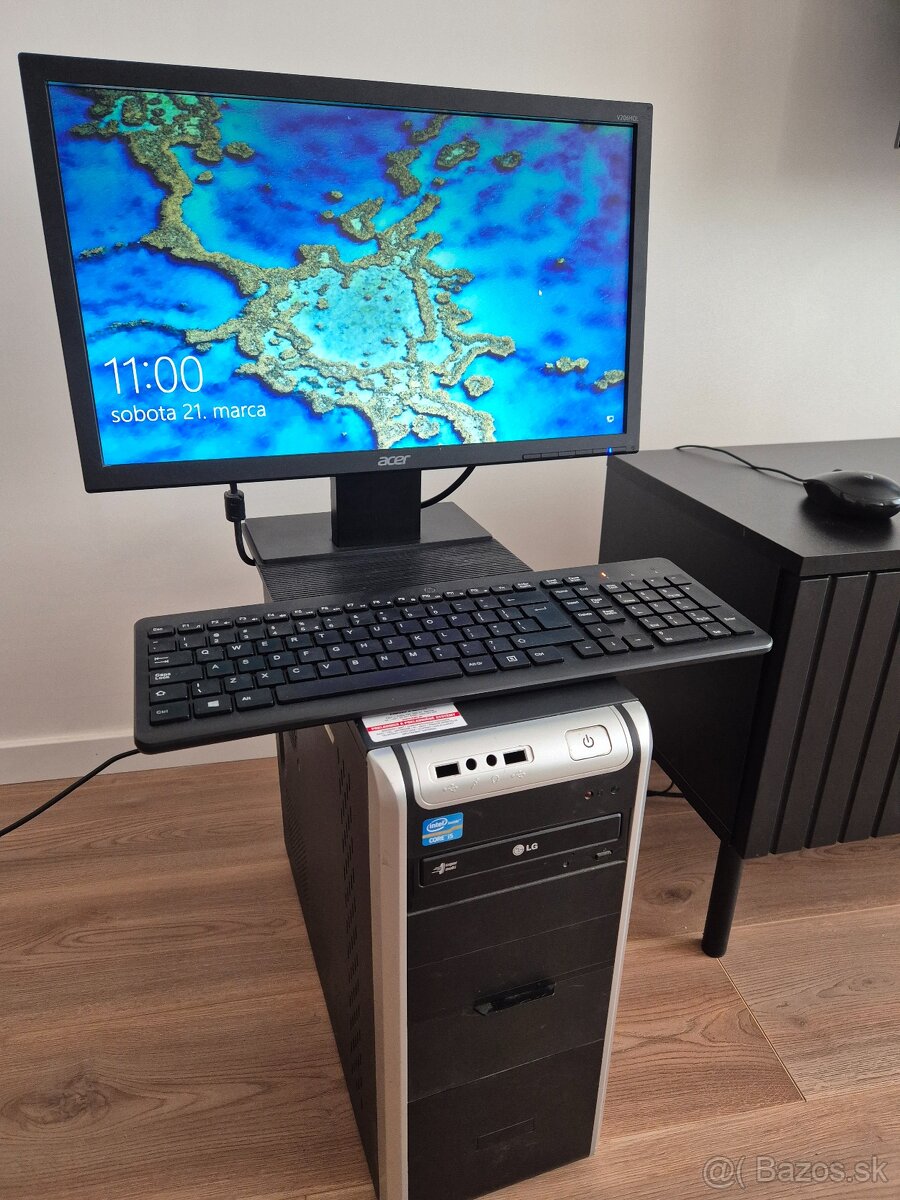 Stolný počítač s monitorom