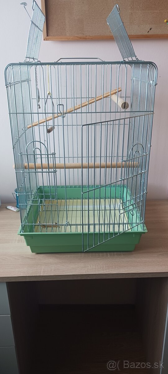 Predám klietku pre vtáky s vybavením