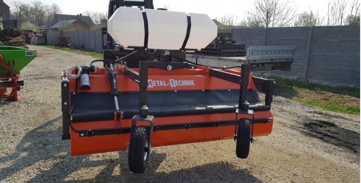Zametáci stroj 2,4m - zametač
