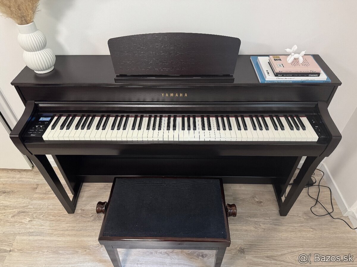 Yamaha Clavinova CLP 735