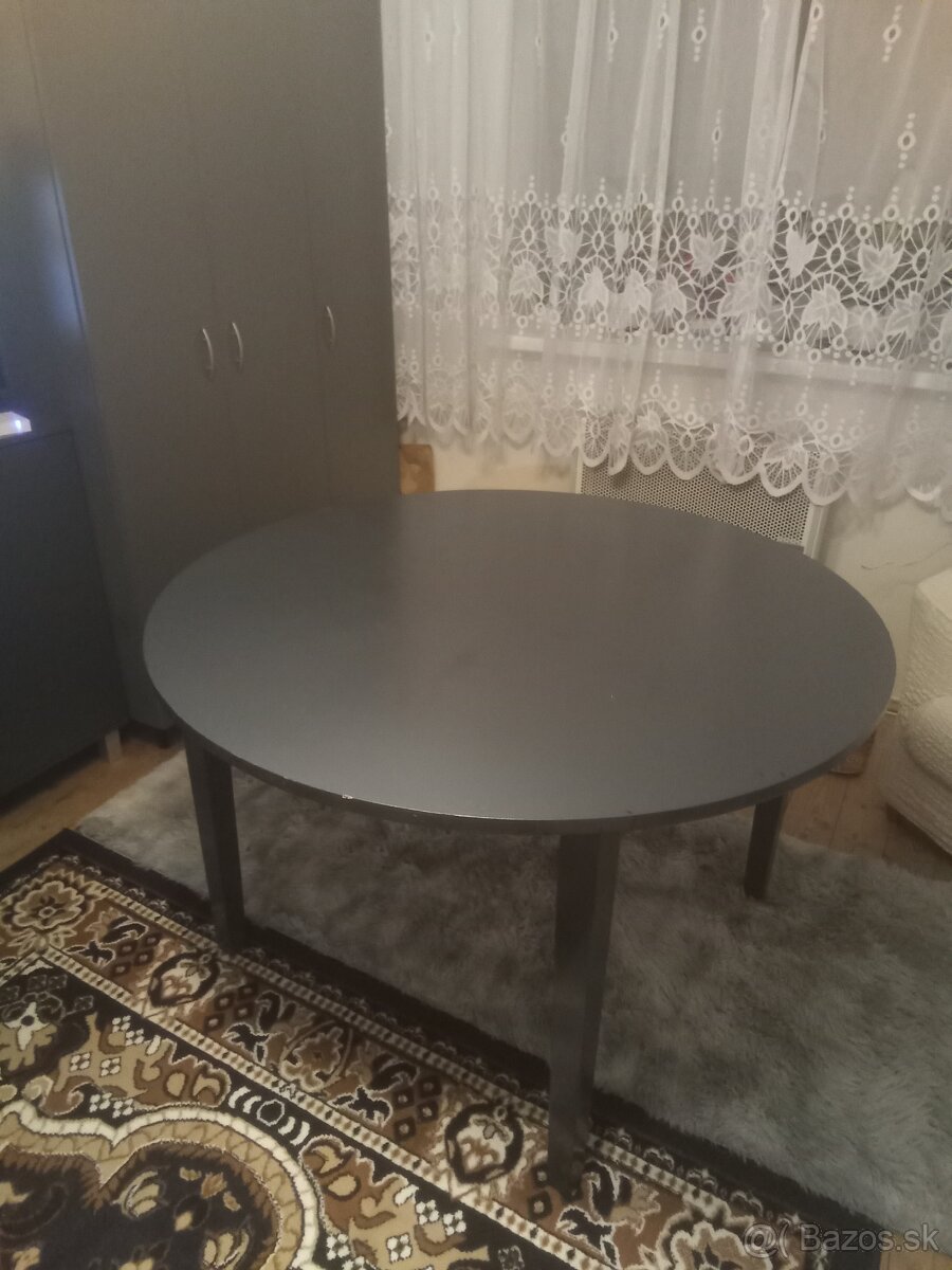 Predám lacno stôl