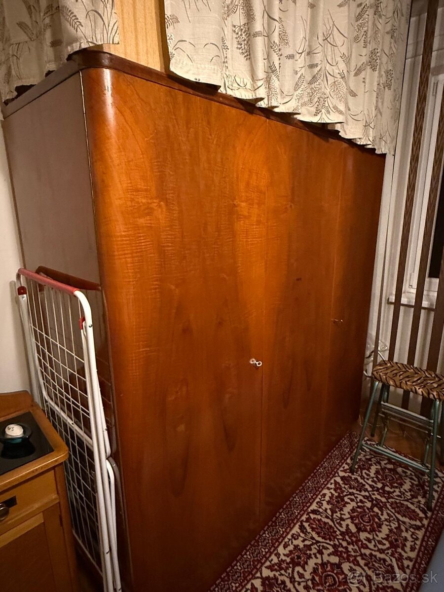 Šatníková skriňa