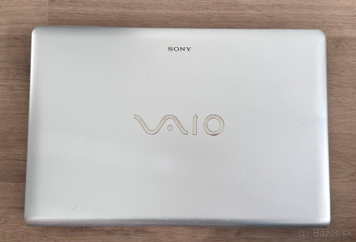 SONY VAIO i3, 500gb,Čistý Windows 10 a Word,Excel,PowerP2024