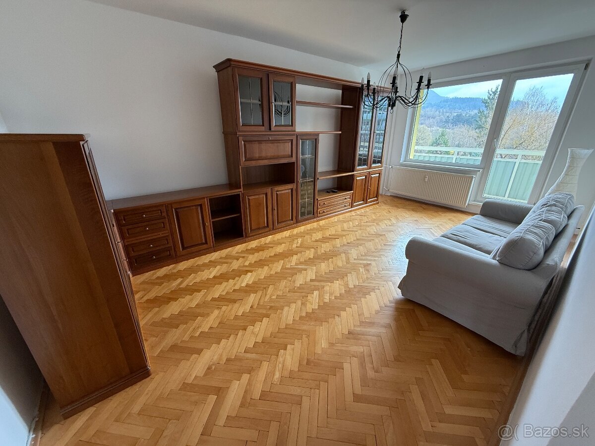 Priestranný 4-izb. byt v TOP lokalite Kys.N.Mesta