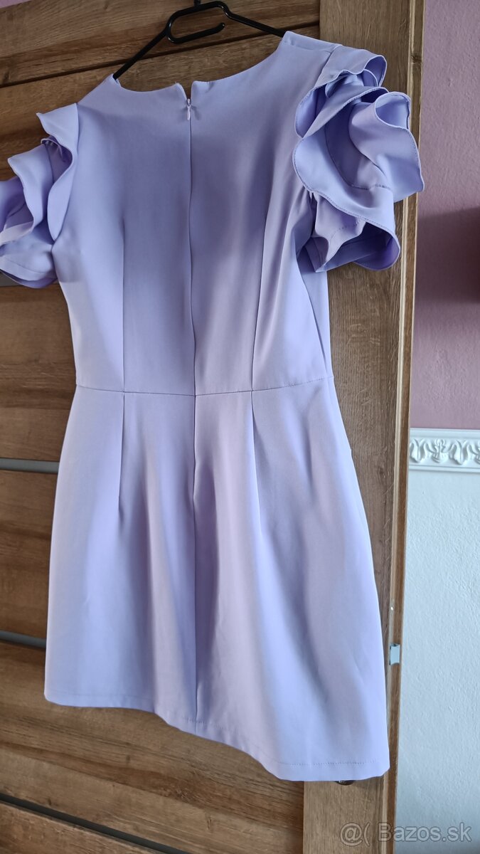 Krátke spoločenské šaty