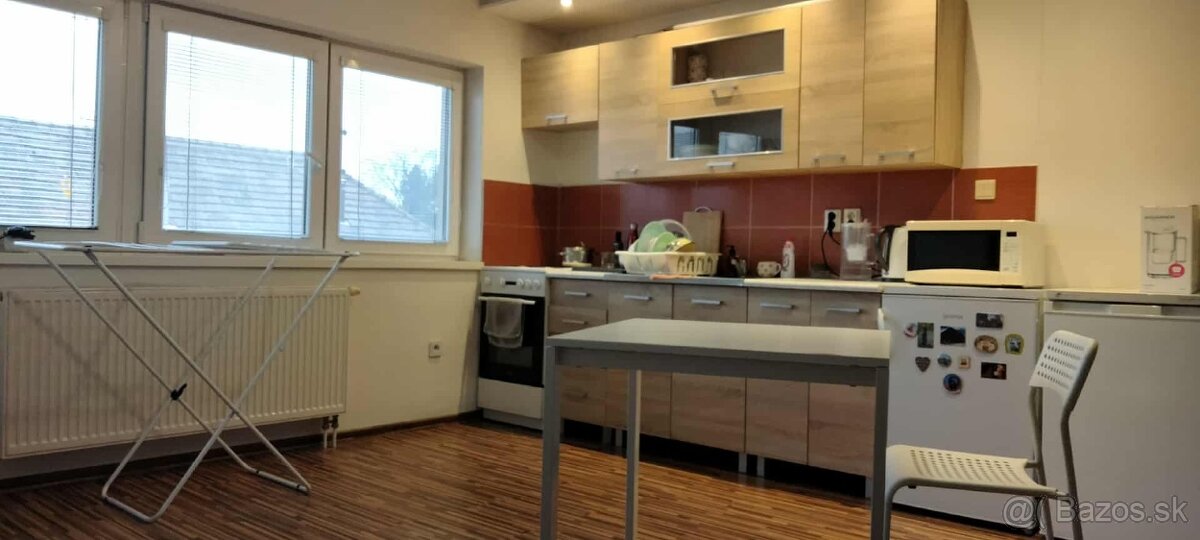 Prenajmem 1 izbový byt v Hlohovci