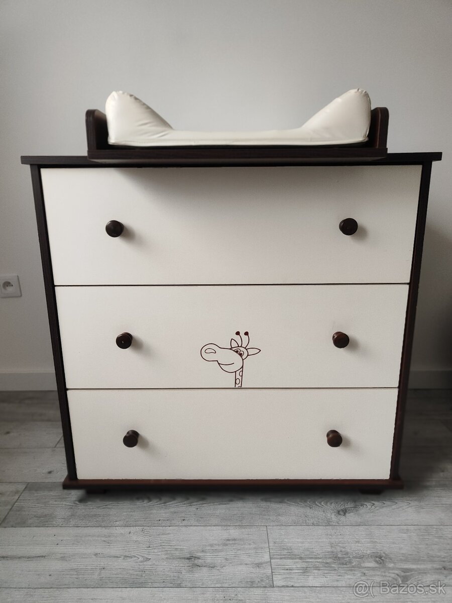 Komoda s prebaľovacím pultom