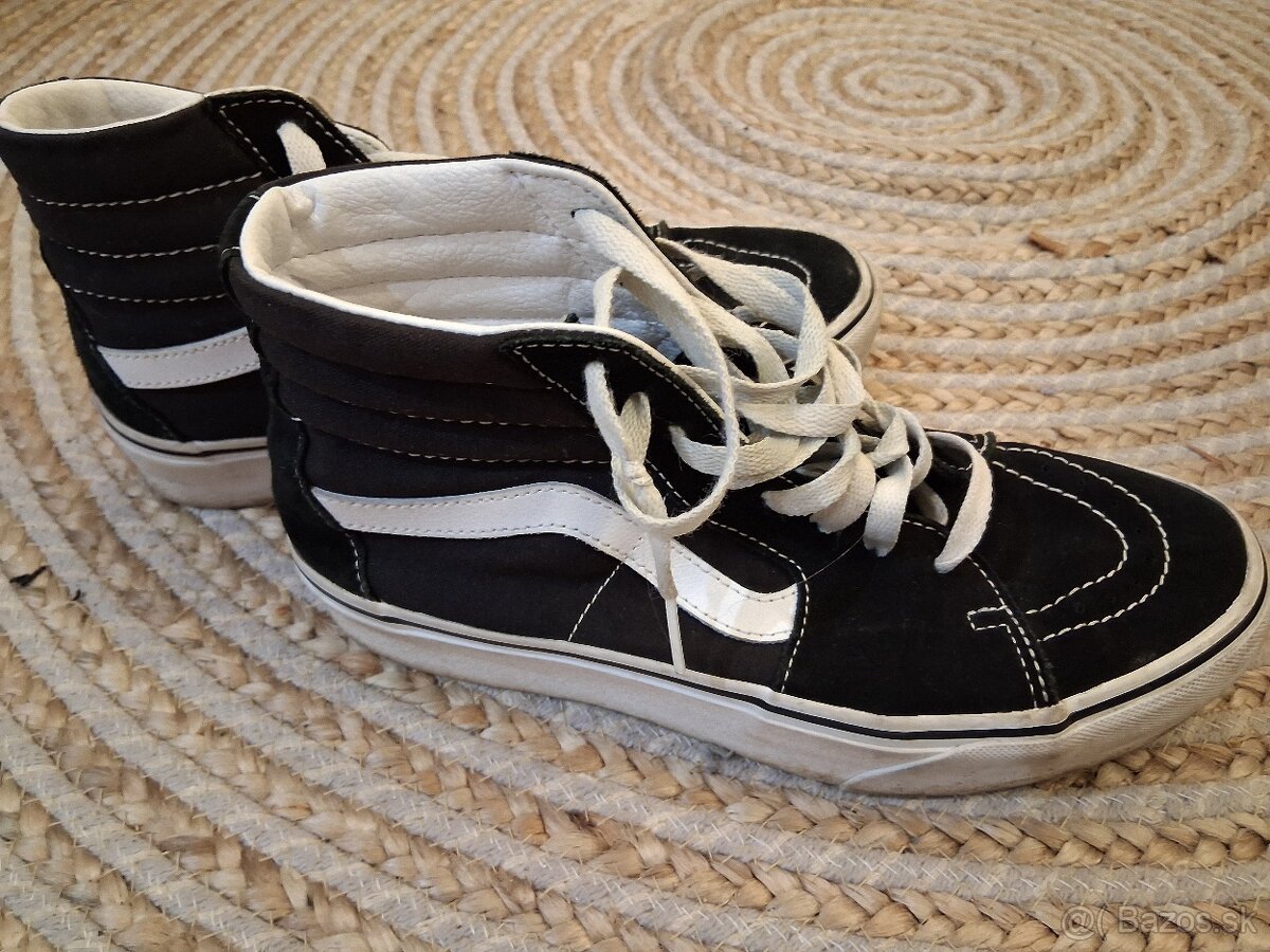 VANS damske kozene topanky velkost 39