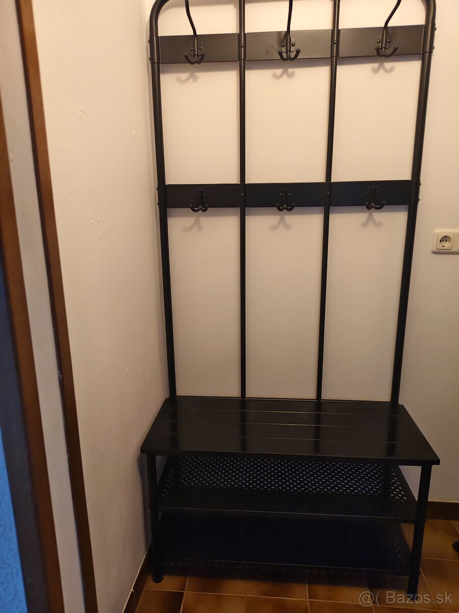 IKEA NIPÅSEN – vešiak s lavicou a policou na topánky, čierny