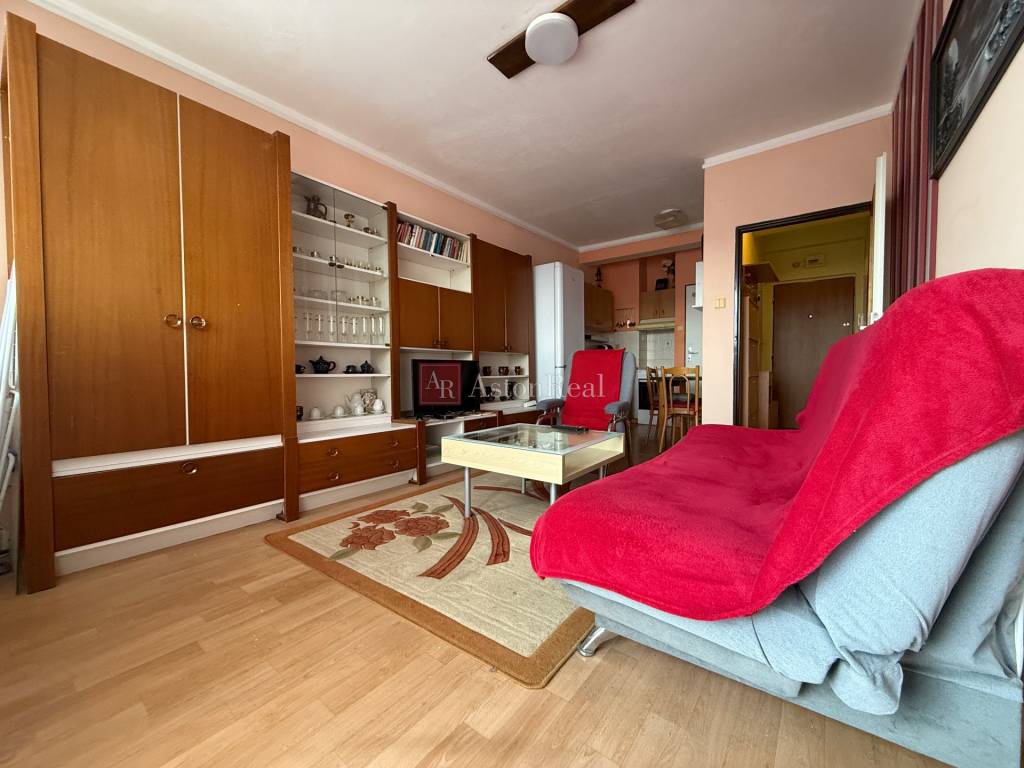 Na prenájom útulný byt 2+kk s balkónom v centre mesta- Morav