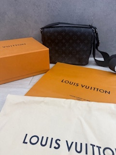 louis vuitton District PM pánska