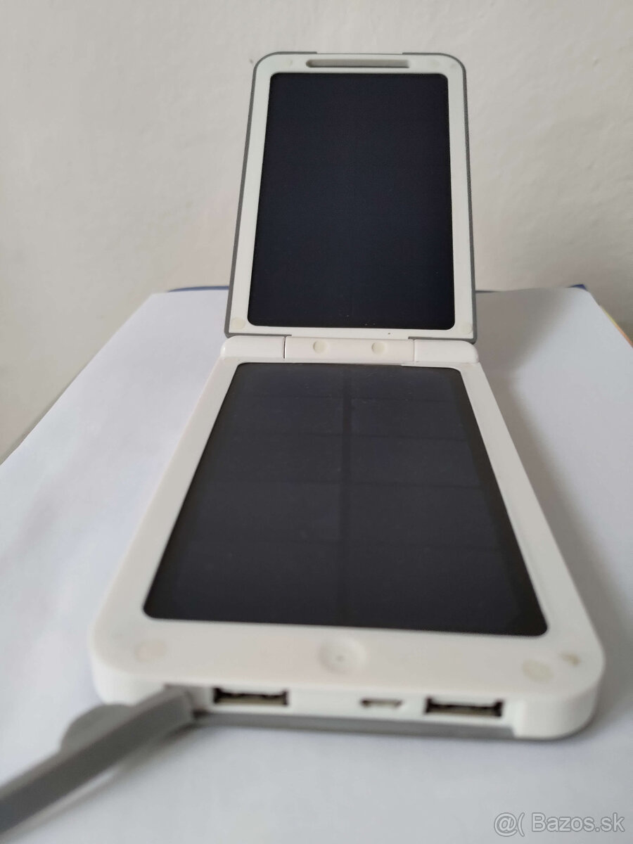 Značková solárna powerbanka Xtorm.