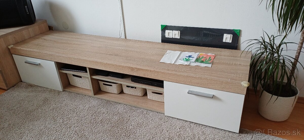 Komoda pod tv