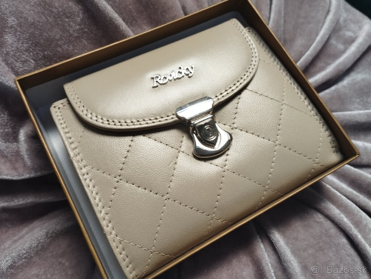 Dámska. Béžová peňaženka