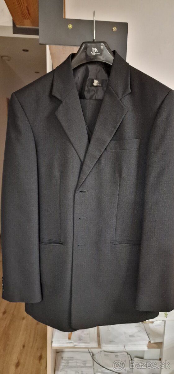 Predám čierny pánsky oblek