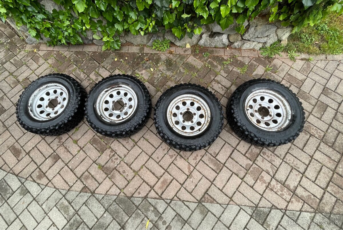 Suzuki Samurai Kolesá 205/70 R15
