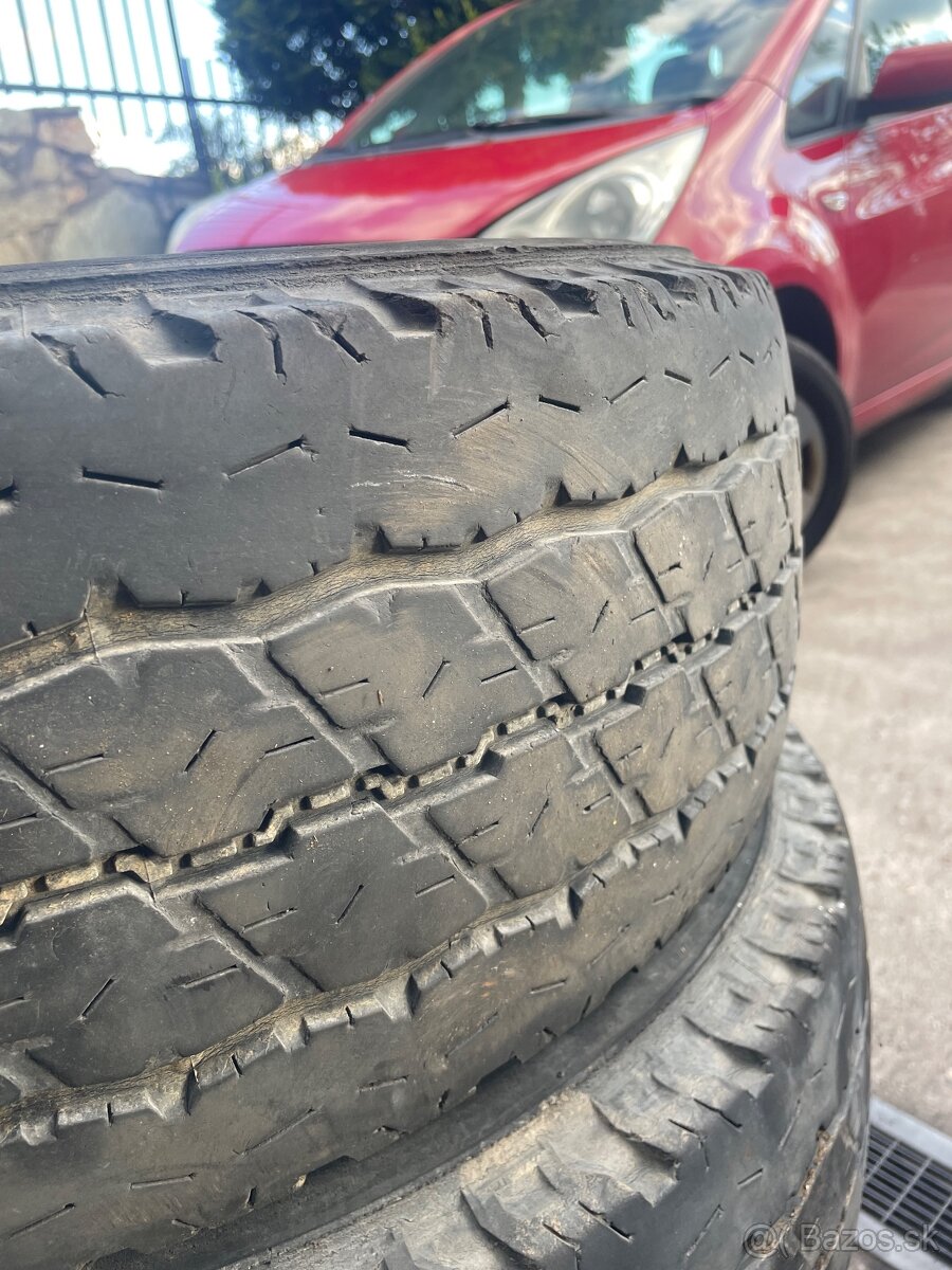 215/70R15c
