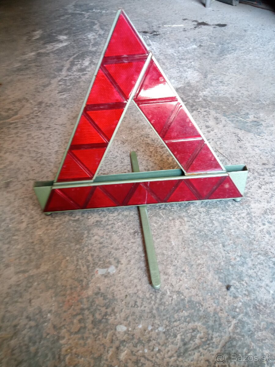 Vystrazny trojuholnik