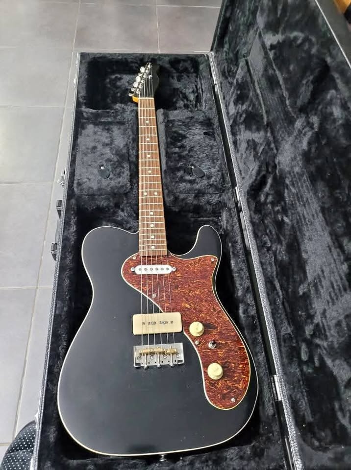 Elektrická gitara Fender/Squier s kufrom