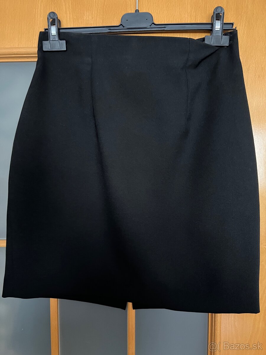 Predám dámsku čiernu elegantnú sukňu