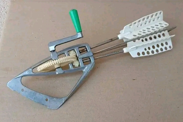 Retro ručný šľahač