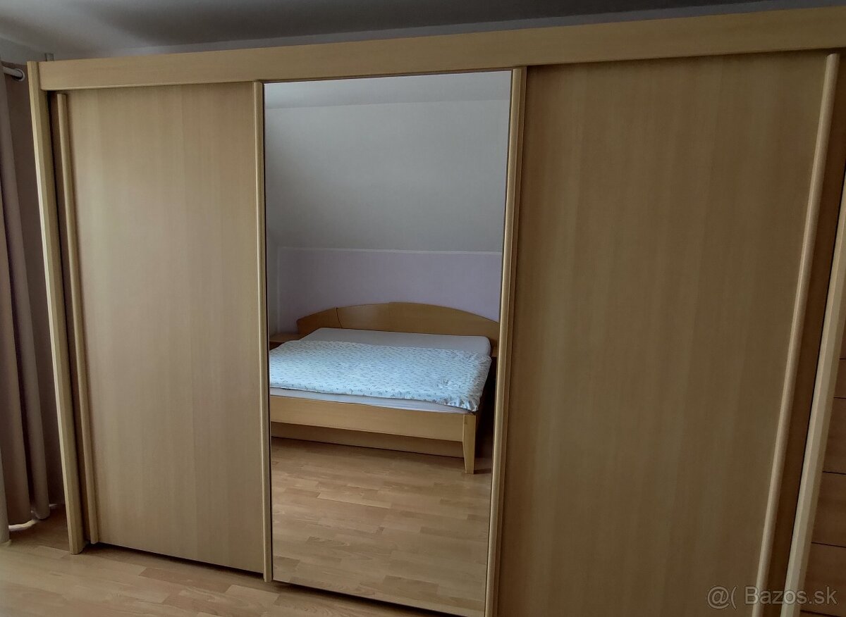 Šatníková skriňa 3m
