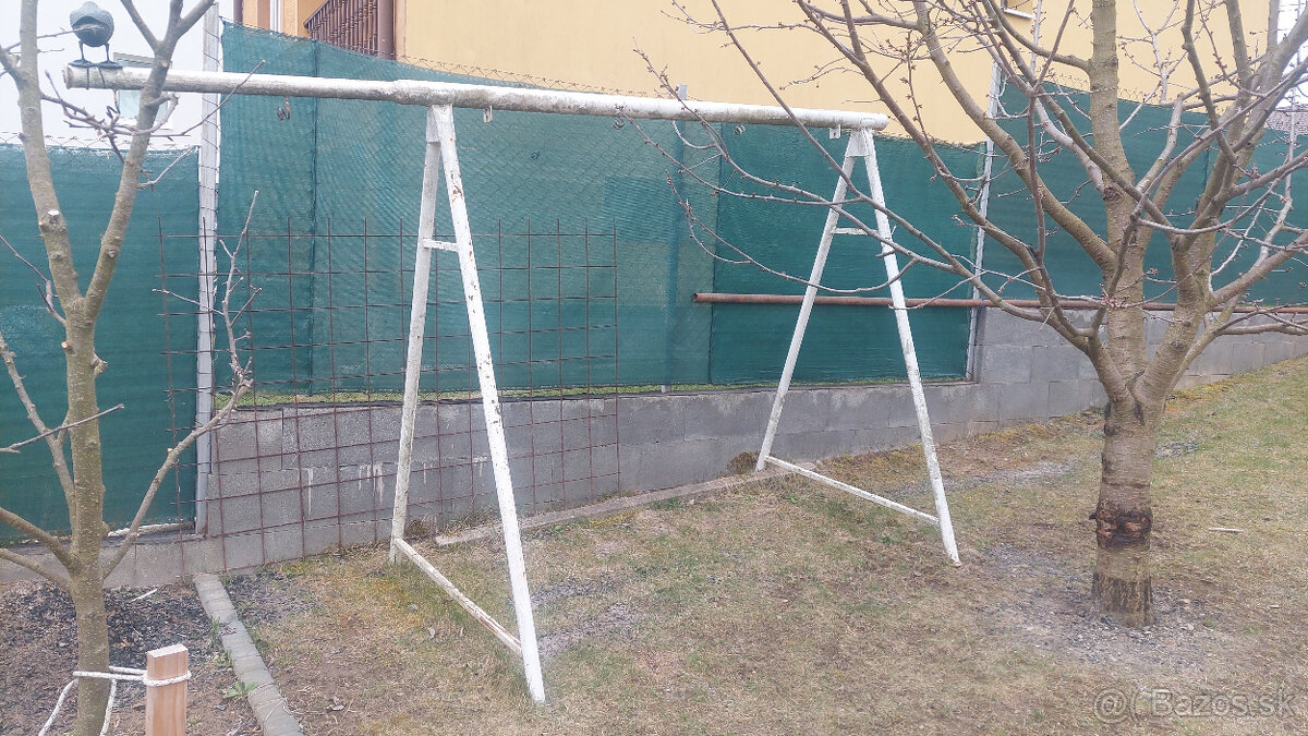 Konštrukcia záhradnej hojdačky