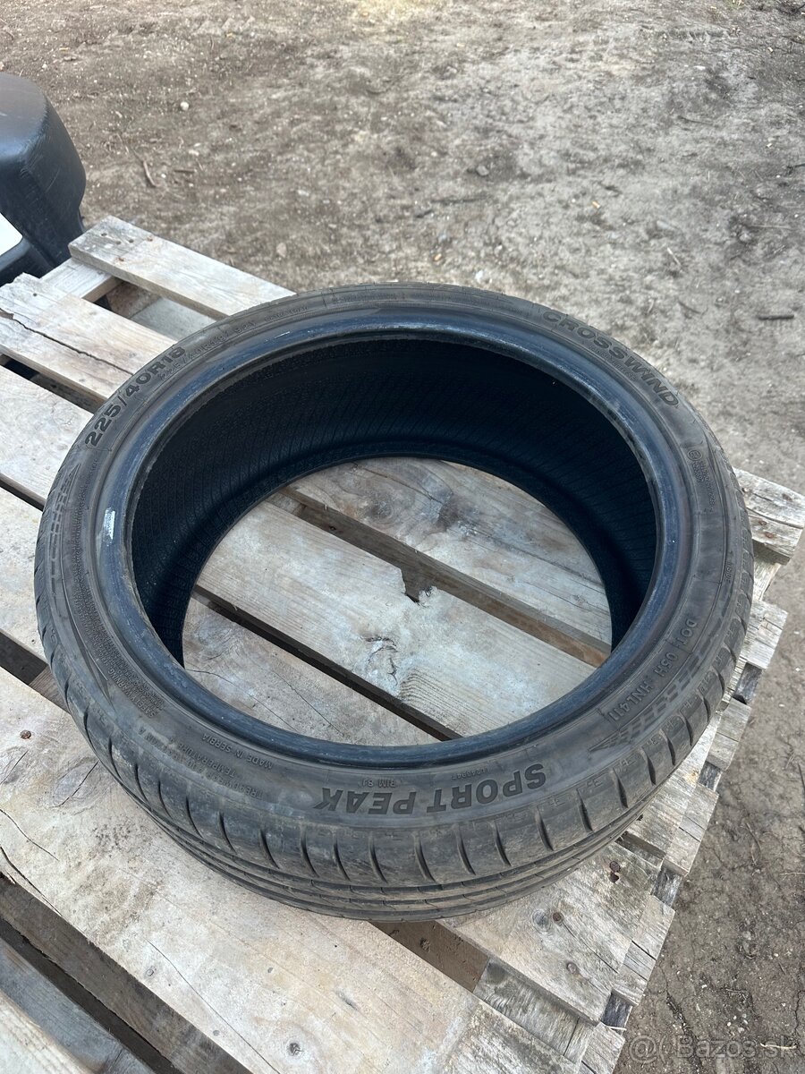PNEUMATIKY 225/40 R18 CROSSWIND