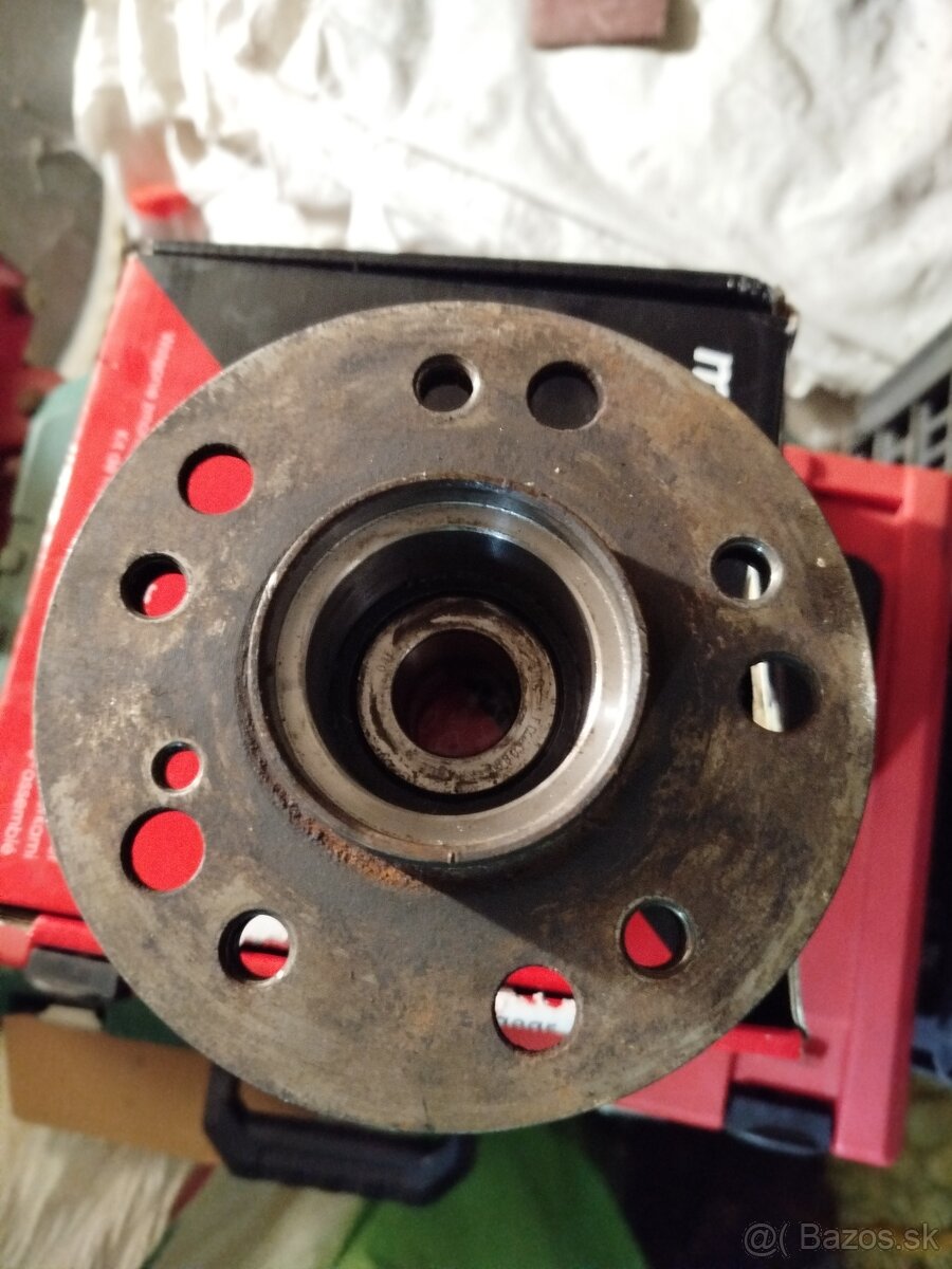 Zadný náboj kolesa Mercedes w168