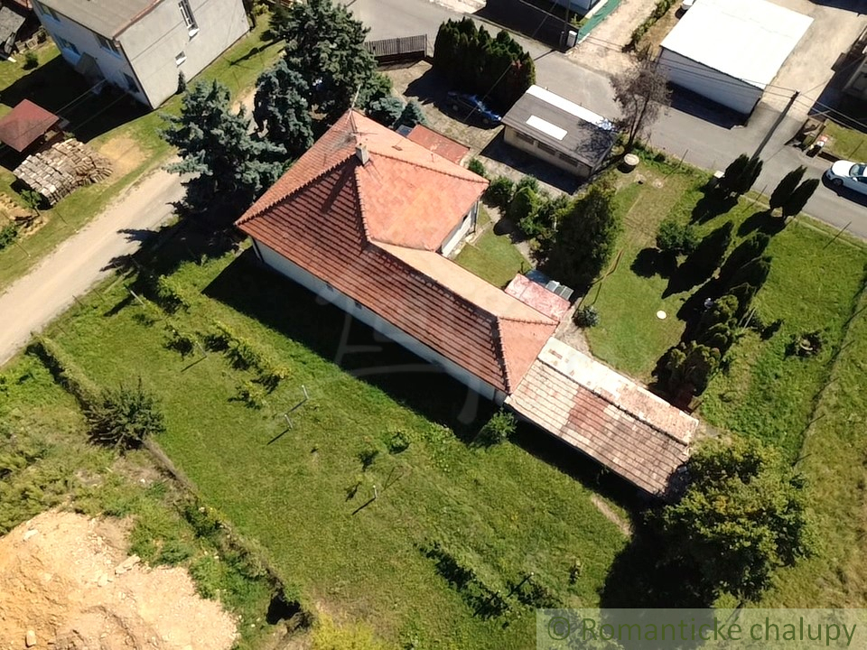 Dom v obci Štitáre v blízkosti lesa a zároveň s dobrou dos