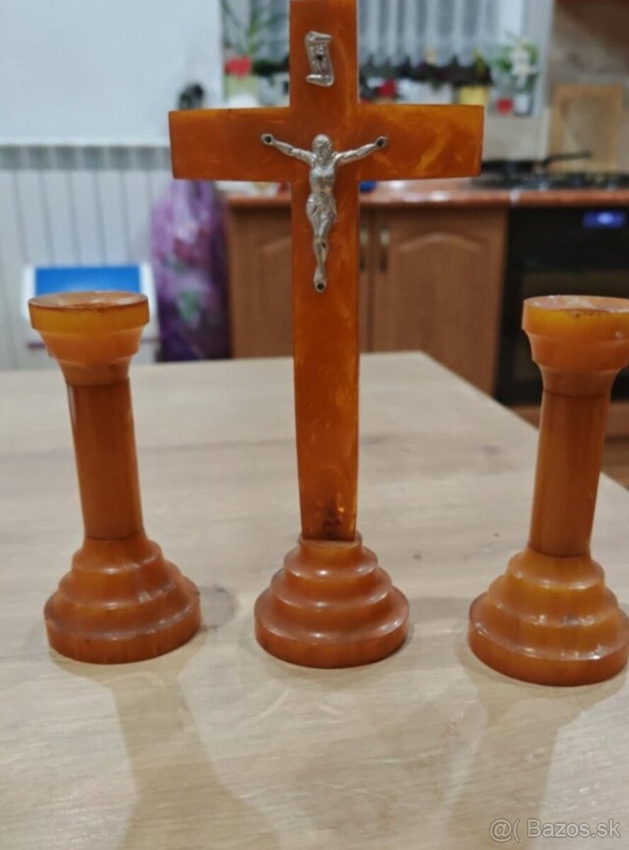 Kriz a svietniky jantar/bakelit sada