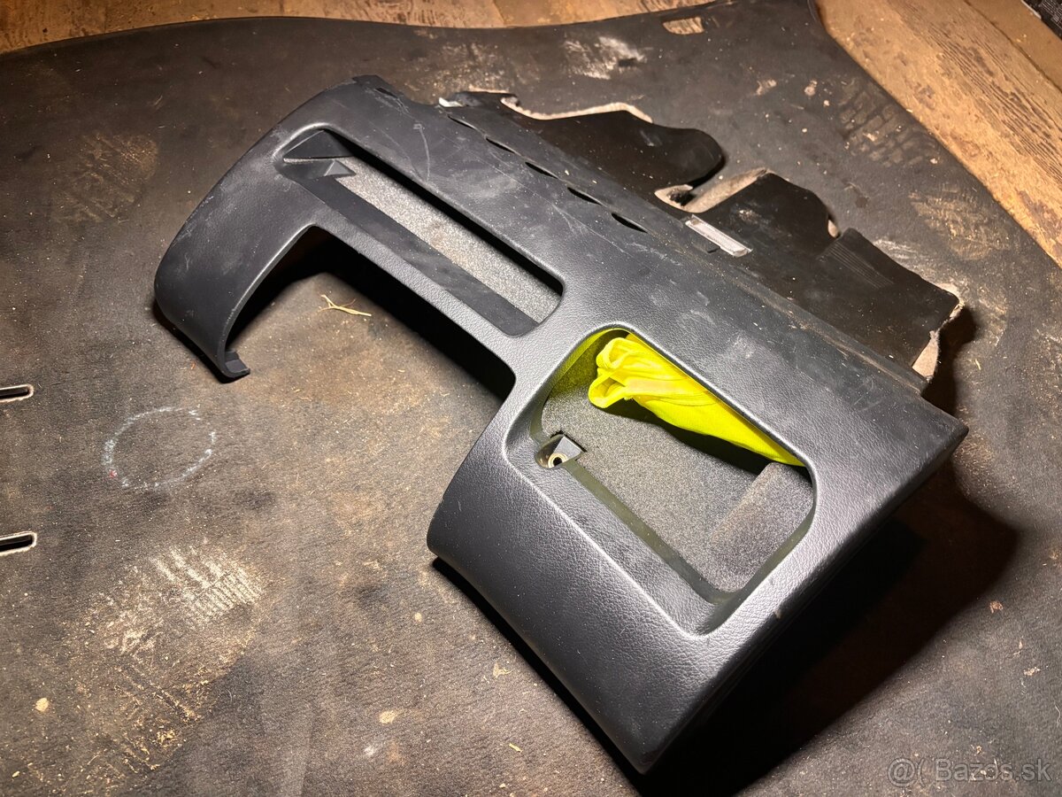 Podvolantový kryt Audi A4 B5