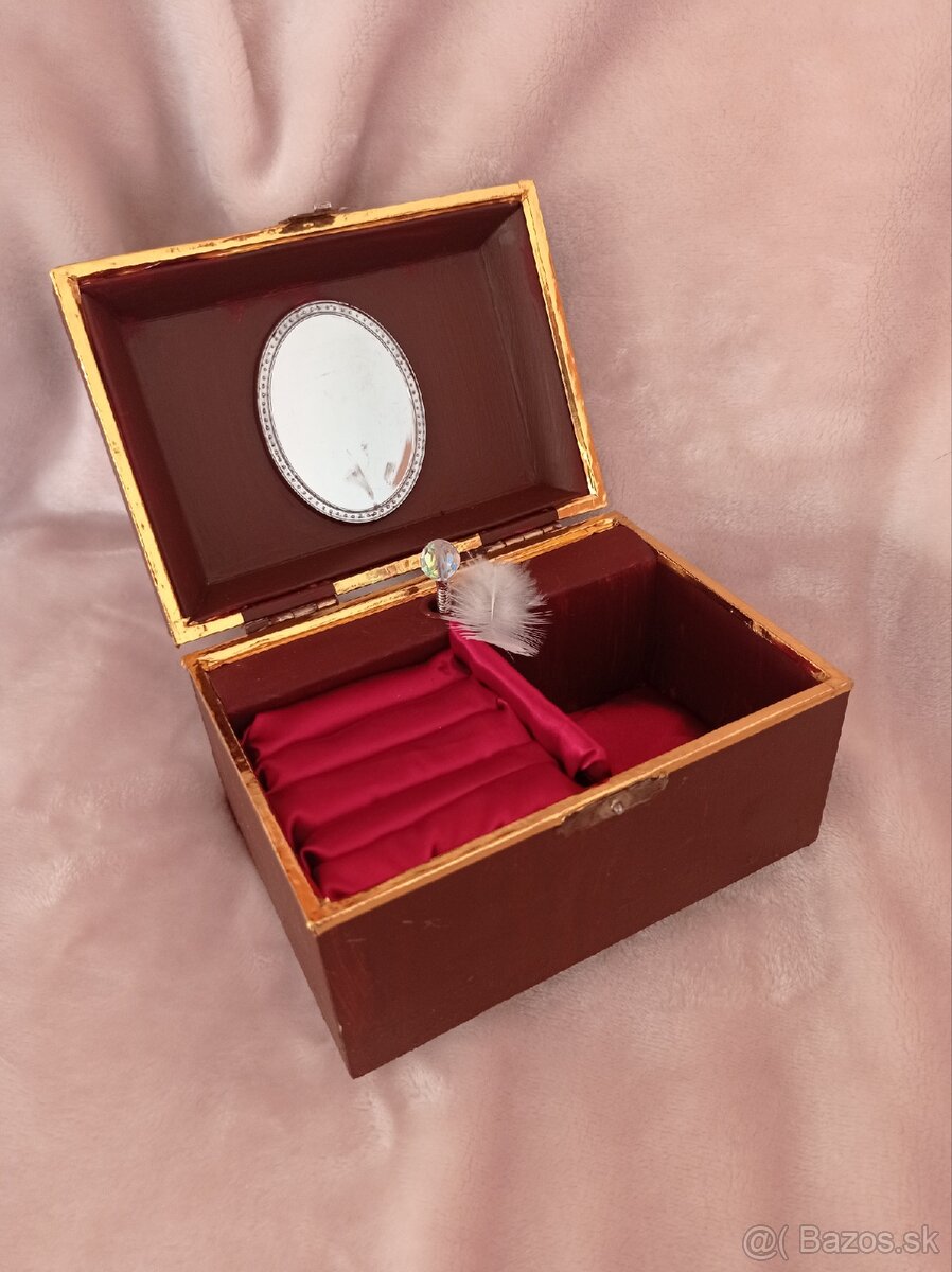 Prekliata hracia skrinka a šperkovnica