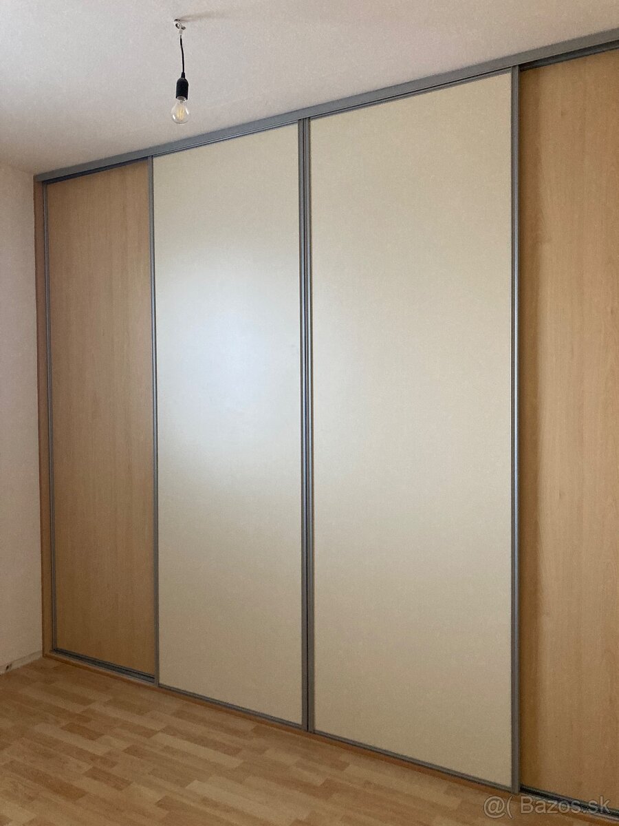 Dvere - vstavaná skriňa