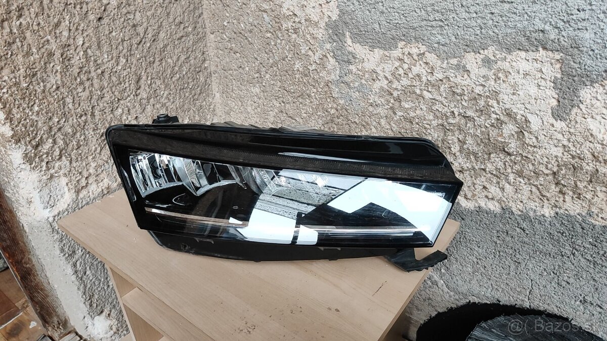 Predám pravé predné svetlo Škoda Octavia 4